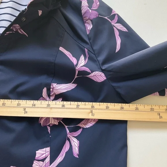 Chico's Navy Trench Coat with Pink-Lilac Floral Print Size 1 (Medium) - Picture 9 of 11